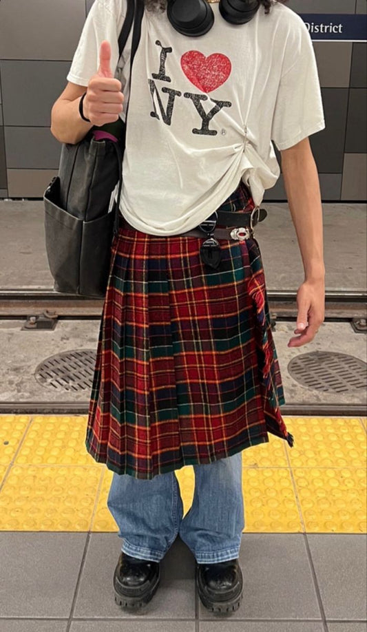 Thrifted vs. Vintage Clothing: What's the Difference?