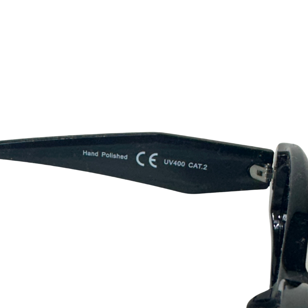 Black oval sunglasses