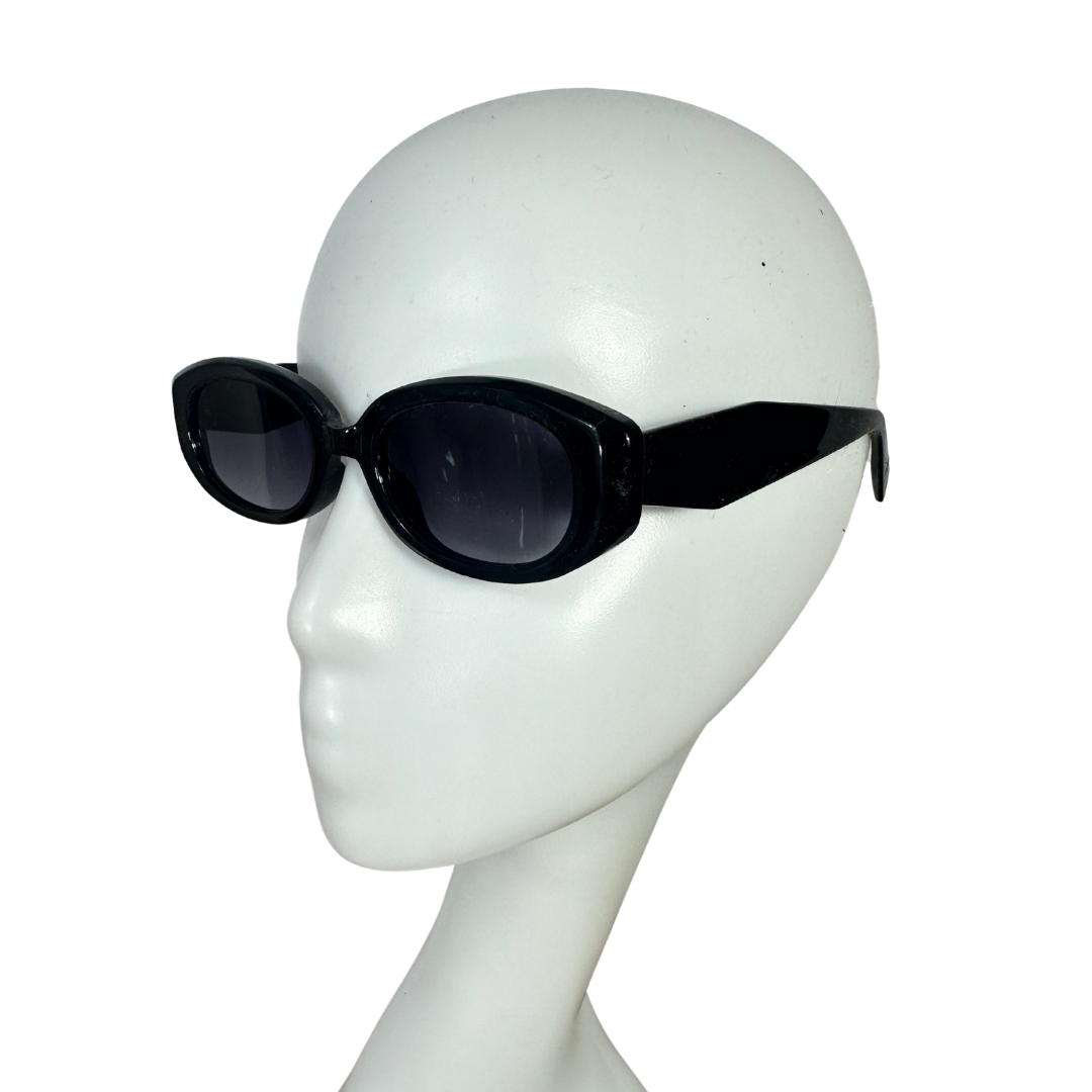 Black oval sunglasses