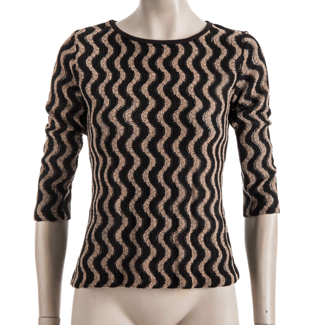 Three-quarter sleeve textured top with wave pattern design - M