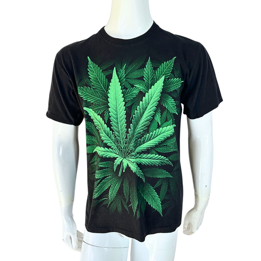 Black cannabis graphic print tshirt - L