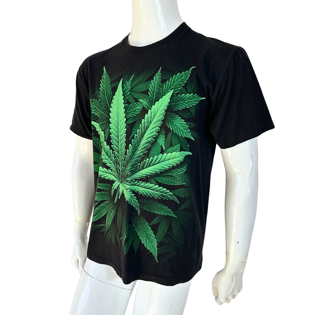 Black cannabis graphic print tshirt - L