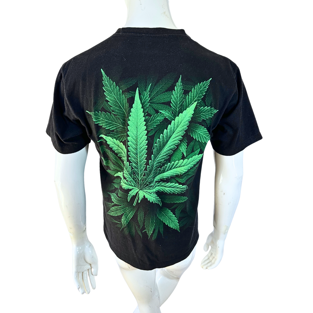 Black cannabis graphic print tshirt - L