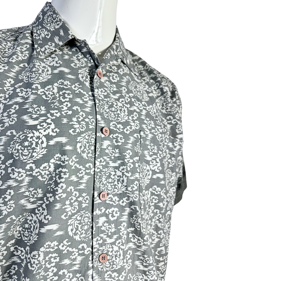 Grey flower and dragon motif shirt - L