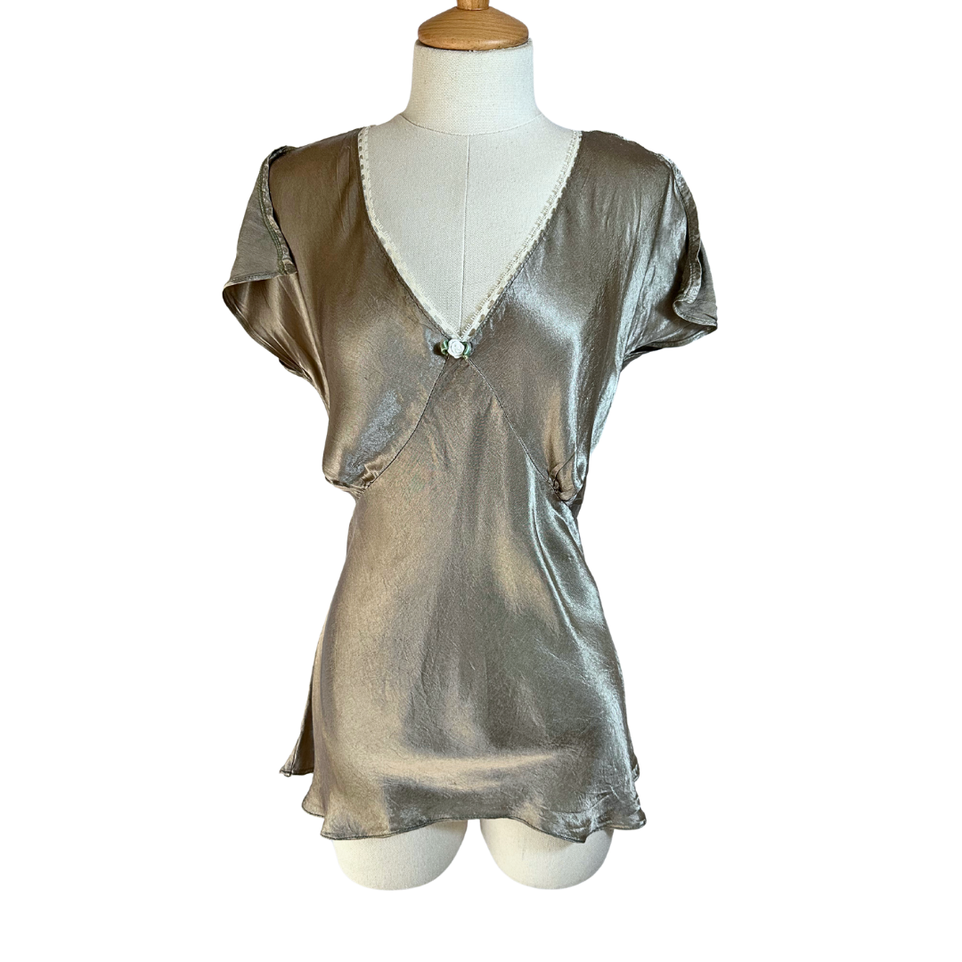 Metallic grey 90s vneck top - M