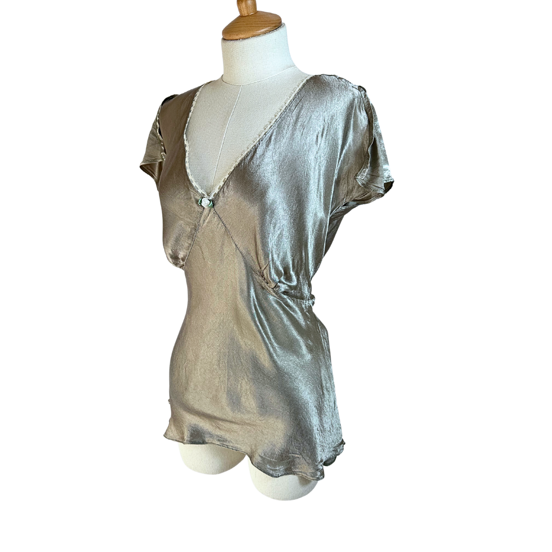 Metallic grey 90s vneck top - M