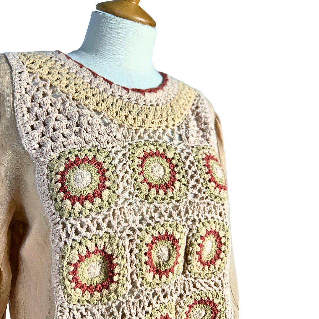 Beige boho crochet cropped top - M